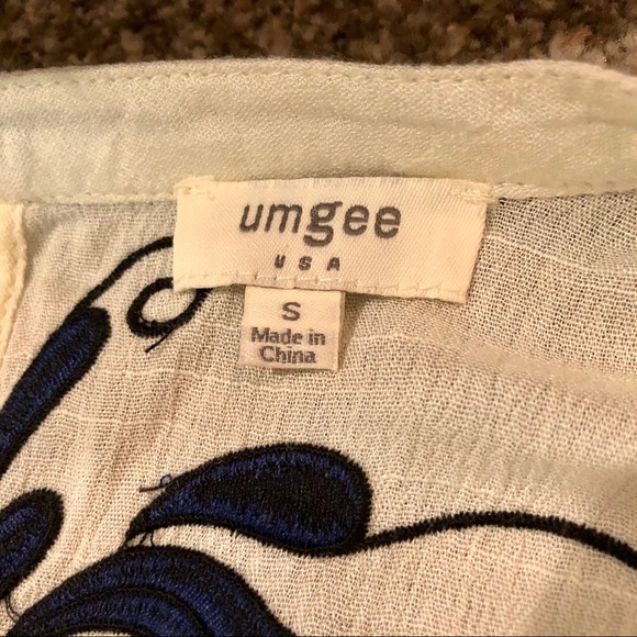 Flowy White Dress with Embroidered Detailing - Picture 8 of 13